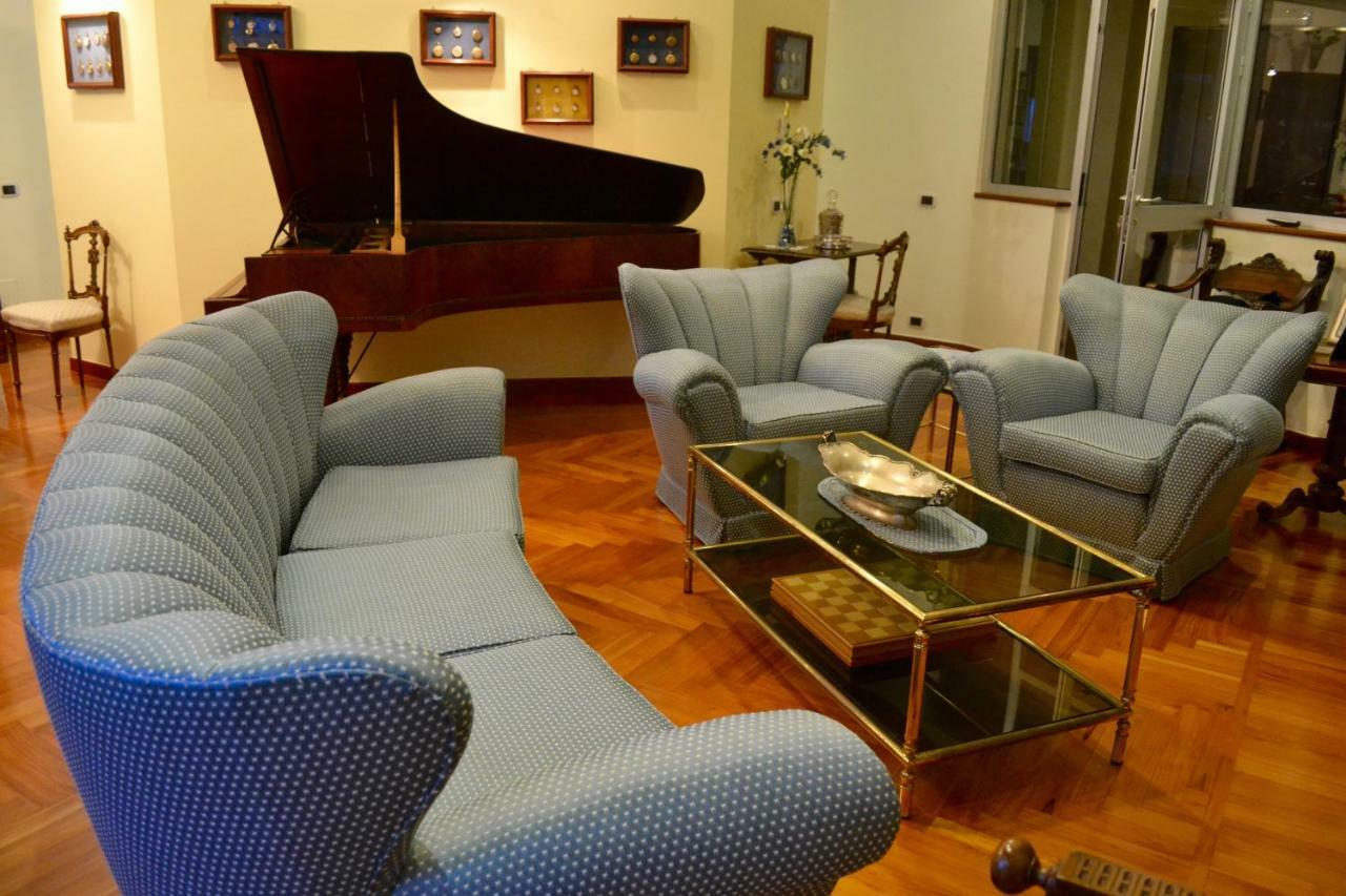 Bed and Breakfast Dimora Tafuri Salerno Exterior foto